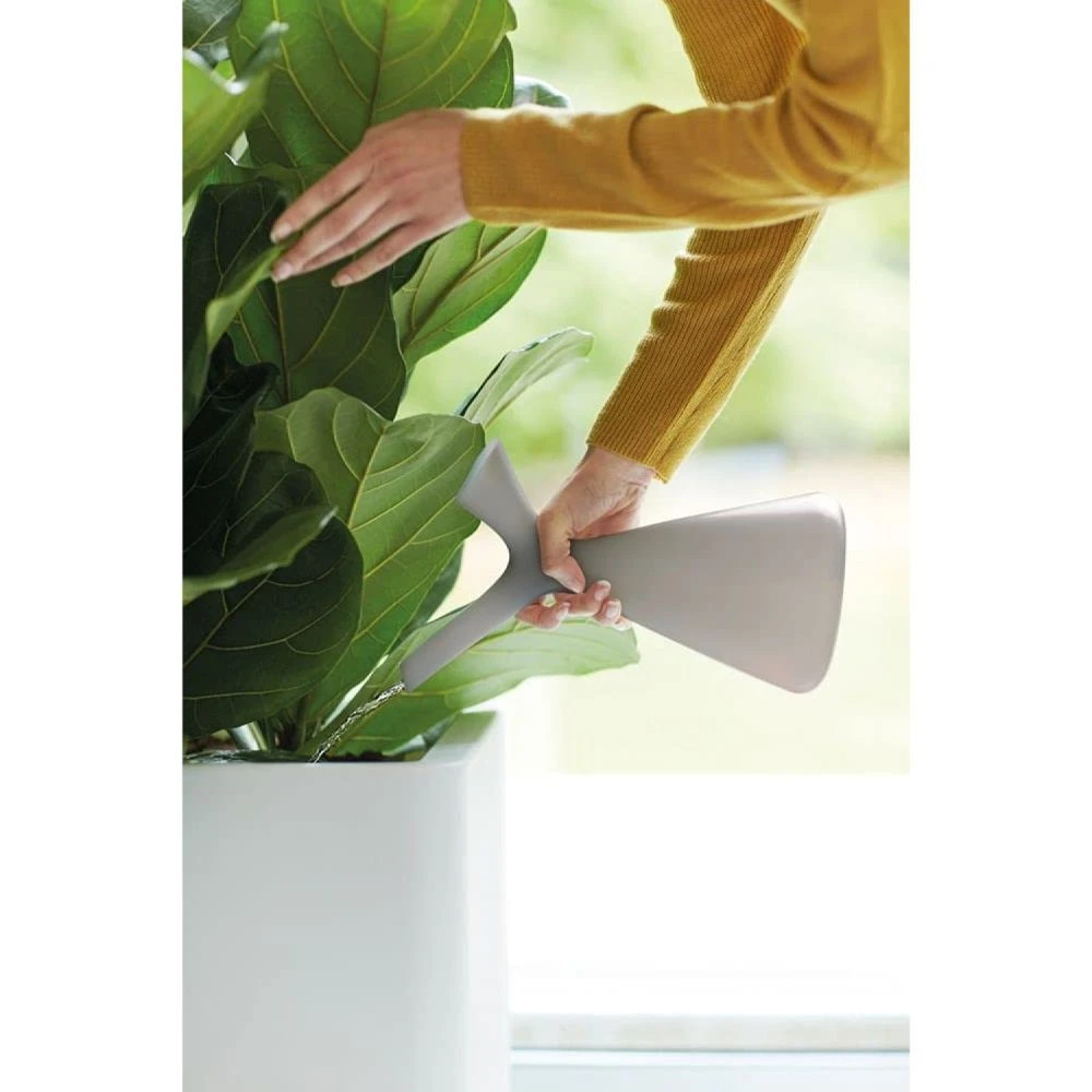 Elho 1.7 Litre Warm Grey Plunge Watering Can 2 Elho 1.7 Litre Warm Grey Plunge Watering Can - Image 2